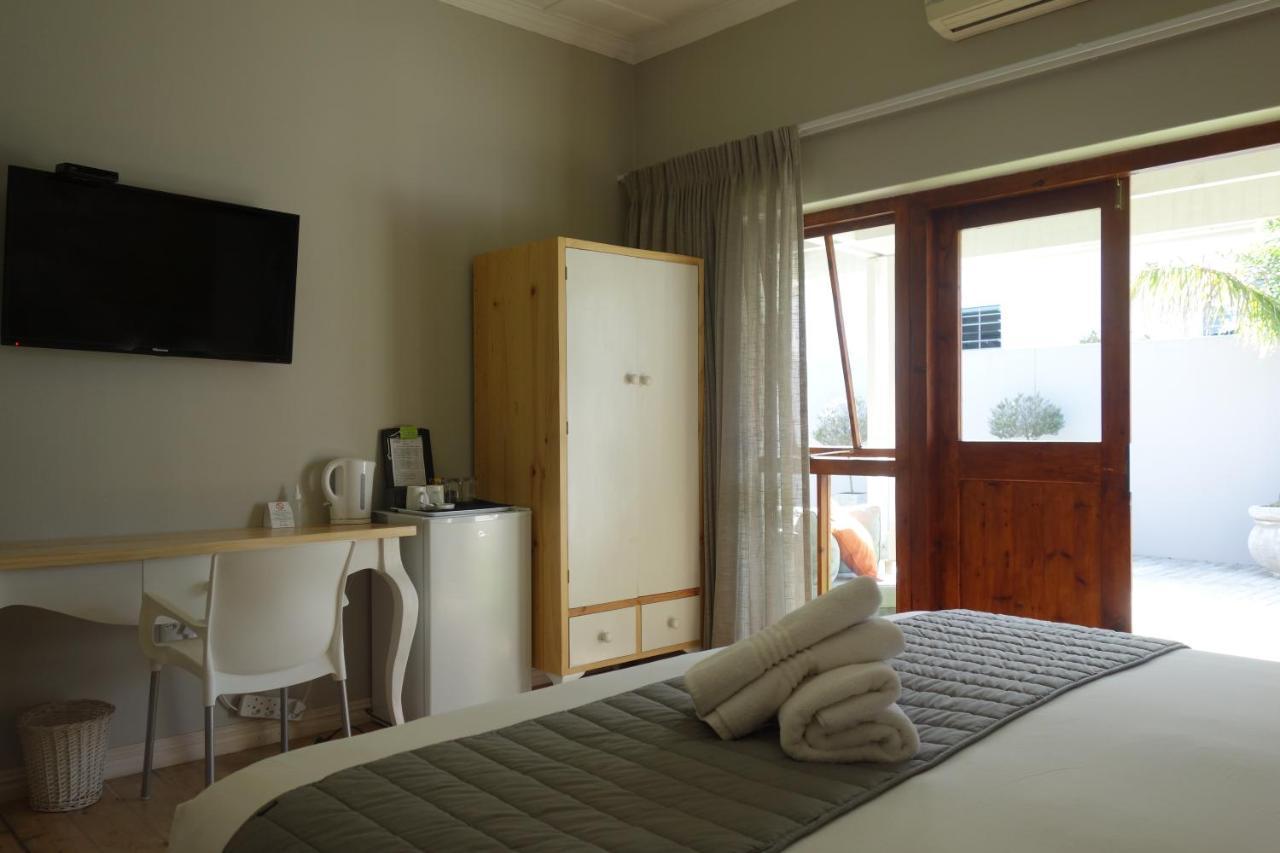 Two Fat Owls Guesthouse George Luaran gambar