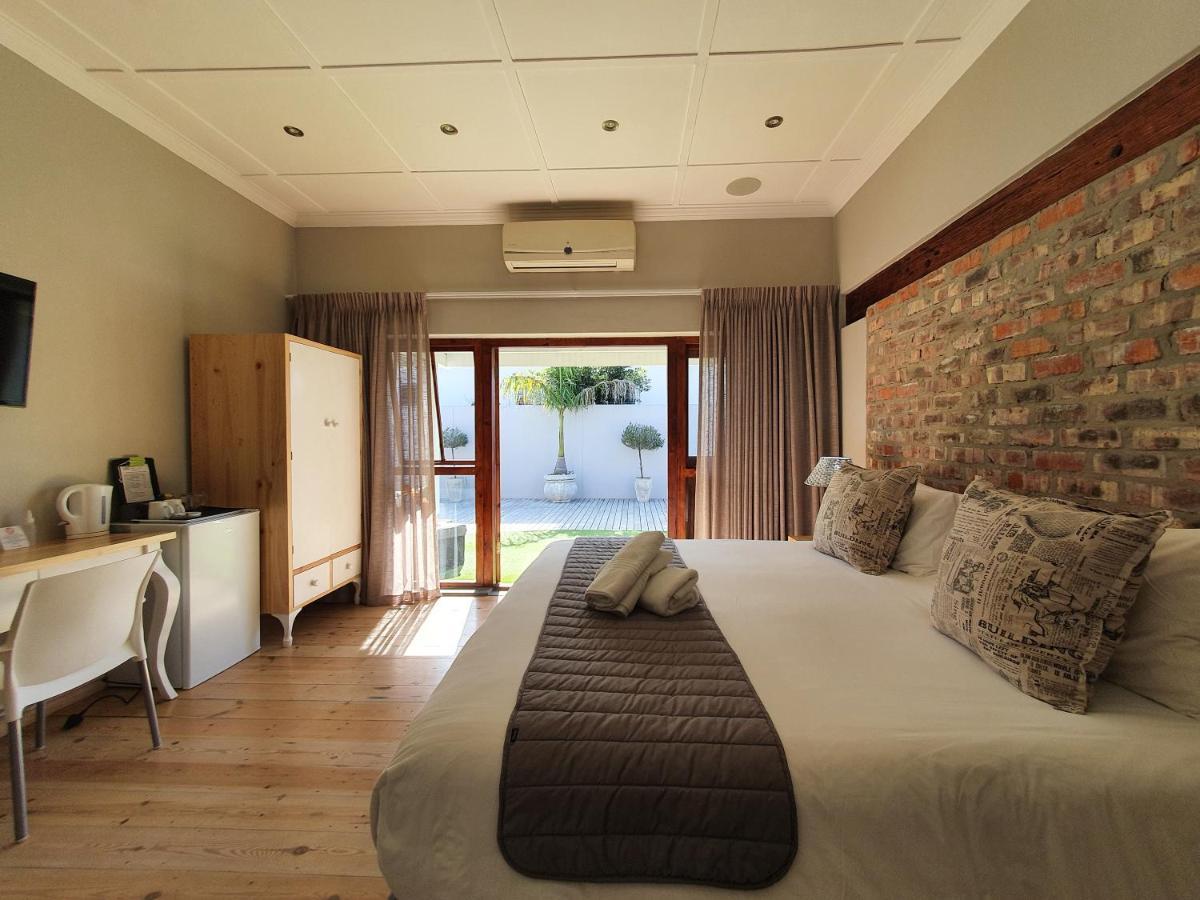 Two Fat Owls Guesthouse George Luaran gambar