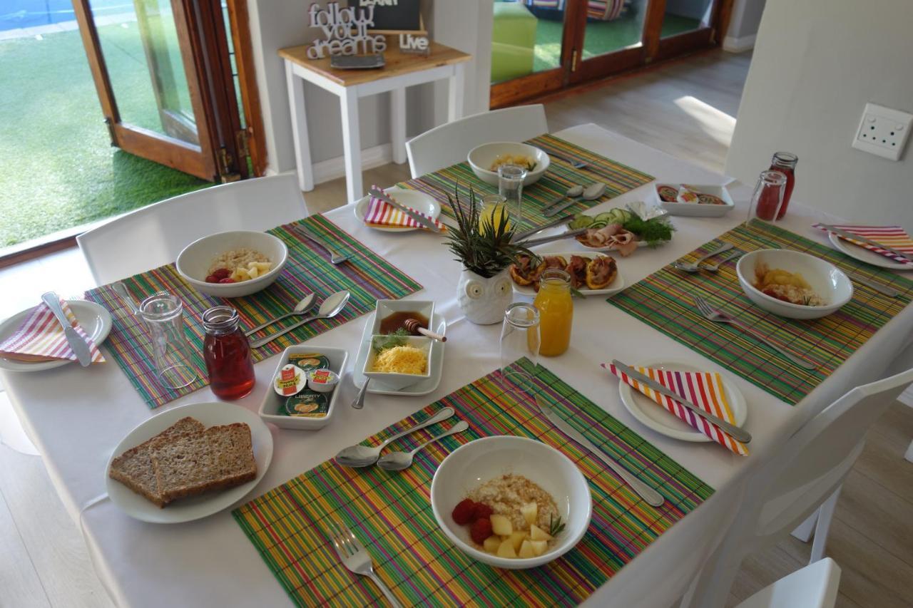 Two Fat Owls Guesthouse George Luaran gambar