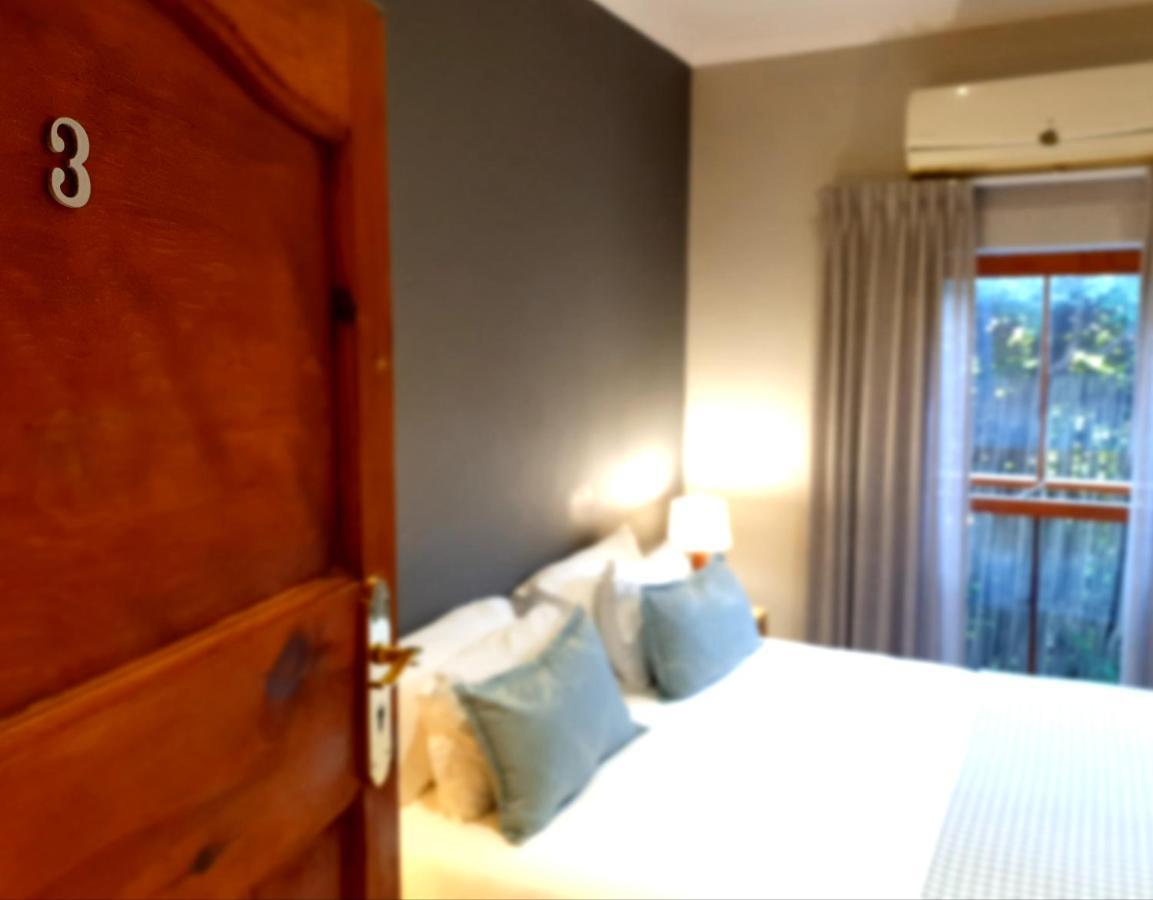 Two Fat Owls Guesthouse George Luaran gambar