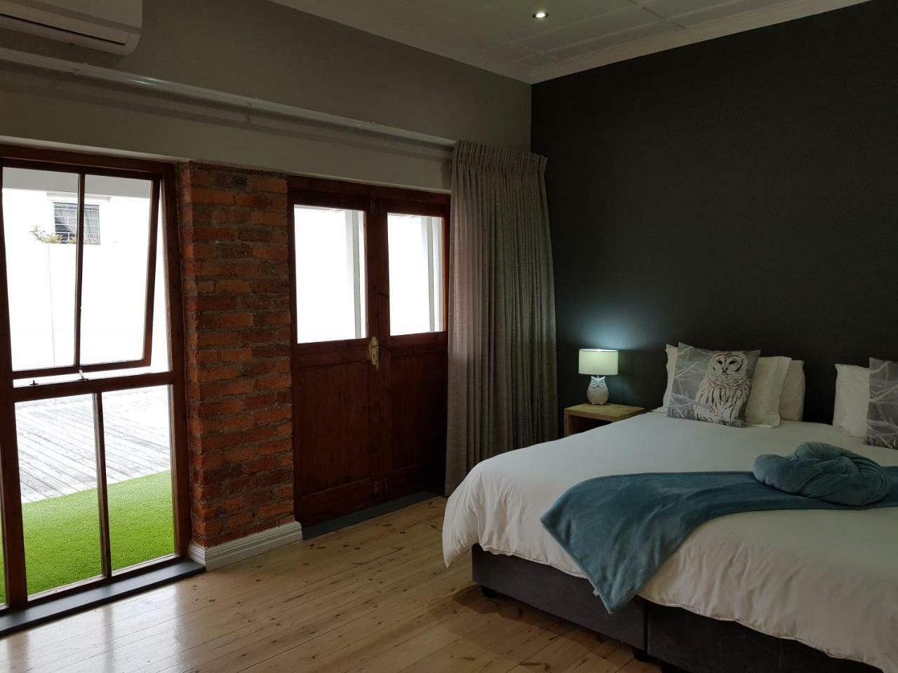 Two Fat Owls Guesthouse George Luaran gambar