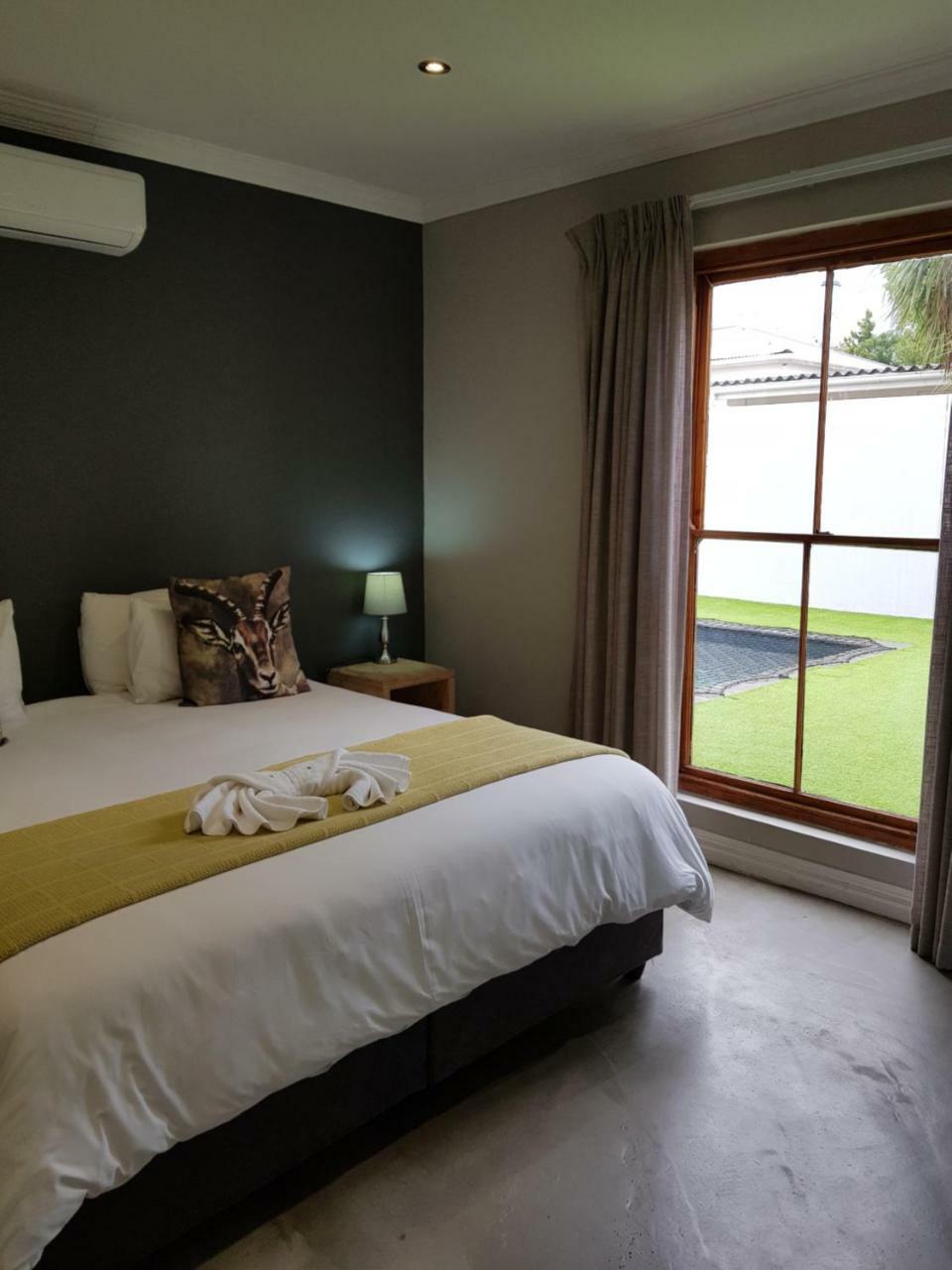 Two Fat Owls Guesthouse George Luaran gambar
