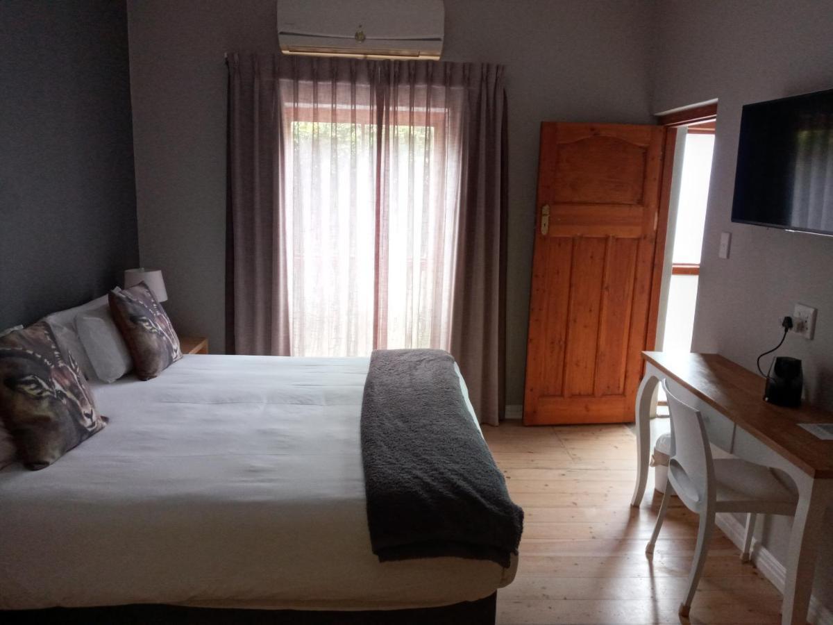 Two Fat Owls Guesthouse George Luaran gambar